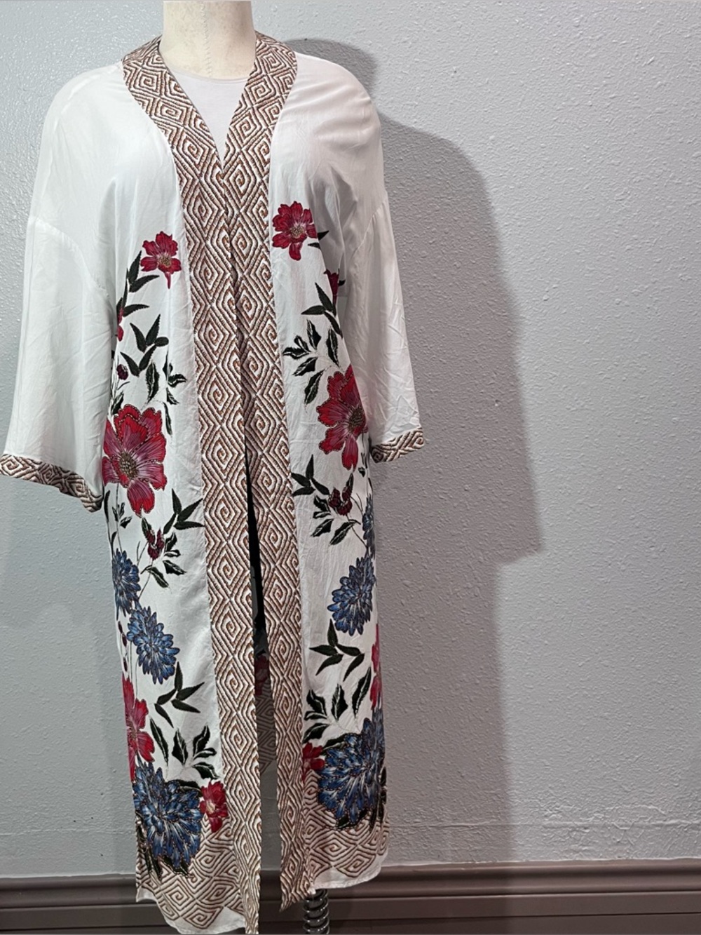 Black Rainn women’s Floral Pattern Kimono/Cover-up, size M/L